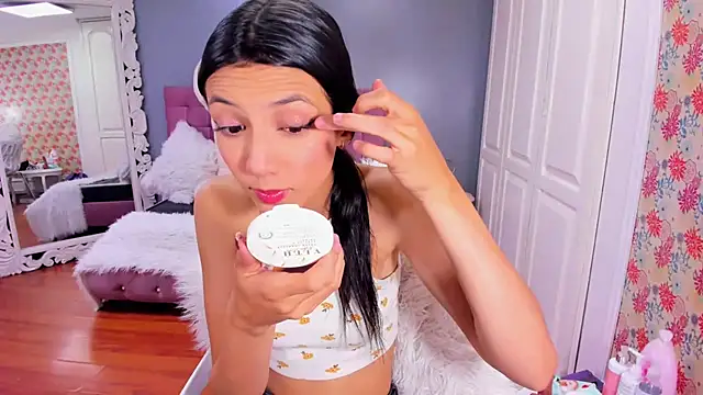 Snapshot of Iris_Stone_ chatting on December 4, 2024, 7:34 pm Iris Stone online show from December 4, 2024, 7:34 pm