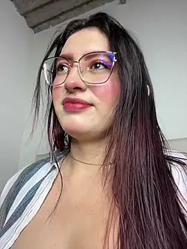 VioletPearson online show from April 16, 2026, 8:48 am