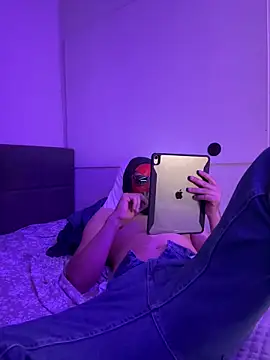 Snapshot of Daniel2zuZ chatting on October 5, 2025, 5:44 pm Daniel2zuZ online show from October 5, 2025, 5:44 pm