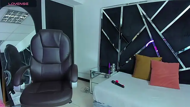 Ivanna18 x online show from September 14, 2025, 3:27 am