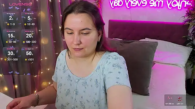 FeralPeach online show from November 19, 2025, 4:34 am