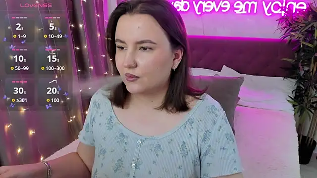 Snapshot of FeralPeach chatting on December 21, 2025, 7:59 am FeralPeach online show from December 21, 2025, 7:59 am