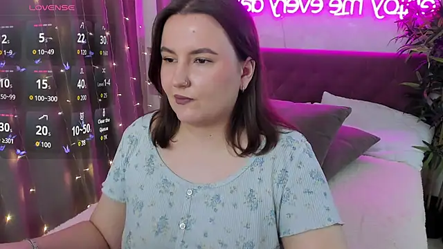 Snapshot of FeralPeach chatting on January 18, 2026, 5:22 am FeralPeach online show from January 18, 2026, 5:22 am