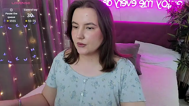 Snapshot of FeralPeach chatting on February 1, 2026, 5:39 am FeralPeach online show from February 1, 2026, 5:39 am