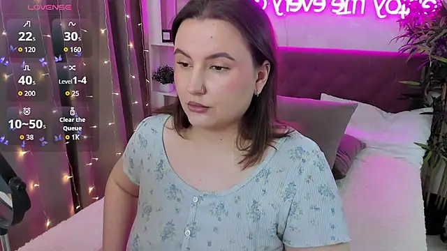 Snapshot of FeralPeach chatting on February 6, 2026, 6:07 am FeralPeach online show from February 6, 2026, 6:07 am