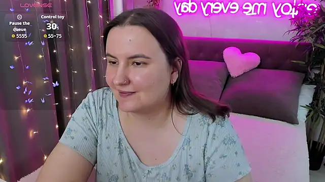 Snapshot of FeralPeach chatting on February 26, 2026, 7:29 am FeralPeach online show from February 26, 2026, 7:29 am