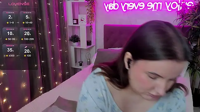 FeralPeach online show from May 27, 2026, 5:37 am
