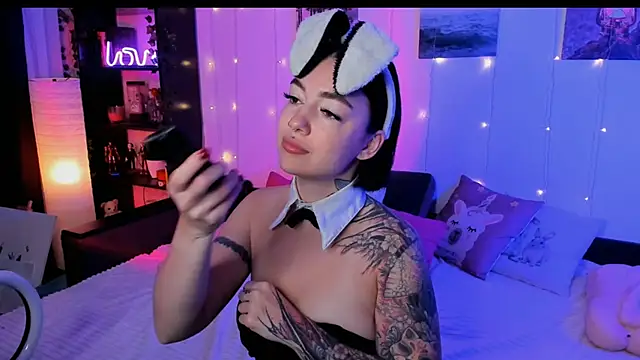 Snapshot of Magic_Allie chatting on November 16, 2025, 6:19 am Magic Allie online show from November 16, 2025, 6:19 am