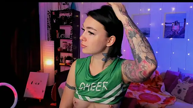 Snapshot of Magic_Allie chatting on December 2, 2025, 6:41 am Magic Allie online show from December 2, 2025, 6:41 am