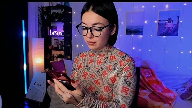 Snapshot of Magic_Allie chatting on December 15, 2025, 6:39 am Magic Allie online show from December 15, 2025, 6:39 am