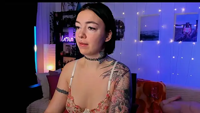 Snapshot of Magic_Allie chatting on December 18, 2025, 7:25 am Magic Allie online show from December 18, 2025, 7:25 am