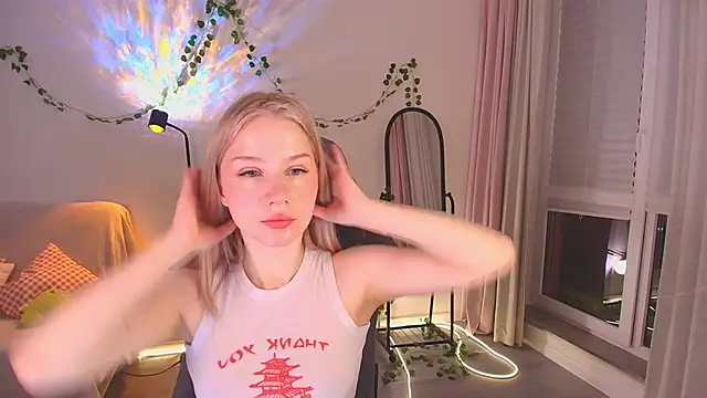 Eva Davi online show from November 5, 2025, 2:22 am