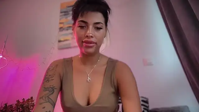 Snapshot of Marakuia054 chatting on October 12, 2025, 6:56 am Marakuia054 online show from October 12, 2025, 6:56 am