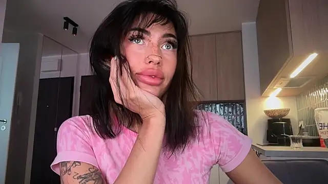 Snapshot of Marakuia054 chatting on December 2, 2025, 7:47 am Marakuia054 online show from December 2, 2025, 7:47 am