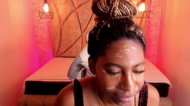 Queen perla  online show from February 12, 2025, 12:33 pm