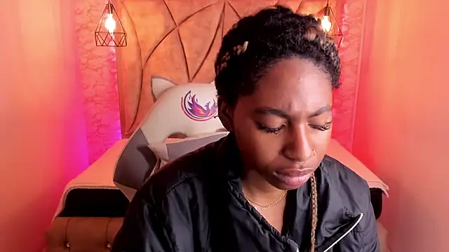 Queen perla  online show from February 17, 2025, 12:38 pm