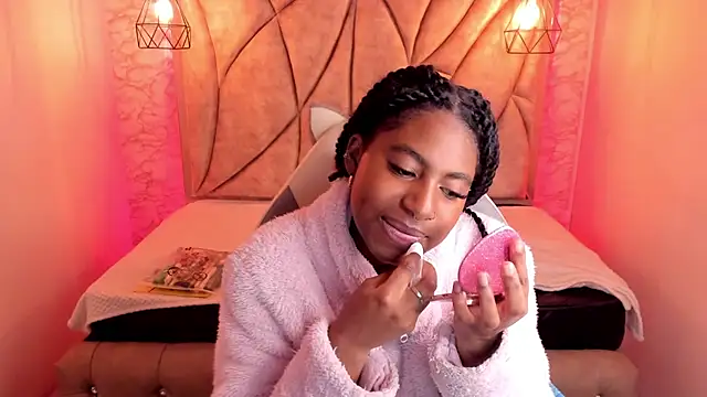 Queen perla  online show from March 9, 2025, 2:10 pm