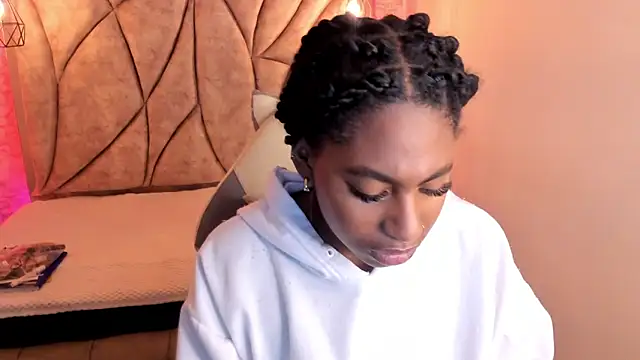 Queen perla  online show from March 13, 2025, 12:13 pm