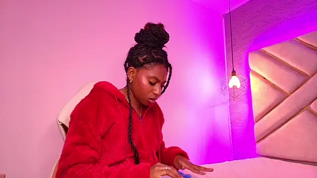 Queen perla  online show from March 22, 2025, 4:15 pm