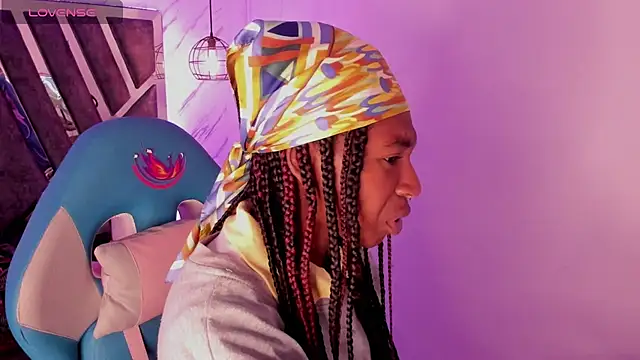 Queen perla  online show from September 13, 2025, 11:21 am