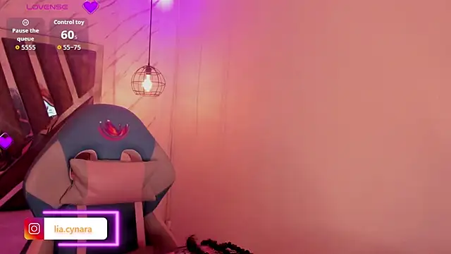 Queen perla  online show from October 13, 2025, 12:05 pm