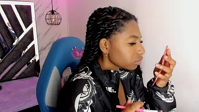 Queen perla  online show from October 26, 2025, 12:33 pm