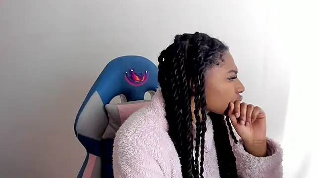 Queen perla  online show from November 1, 2025, 12:07 pm