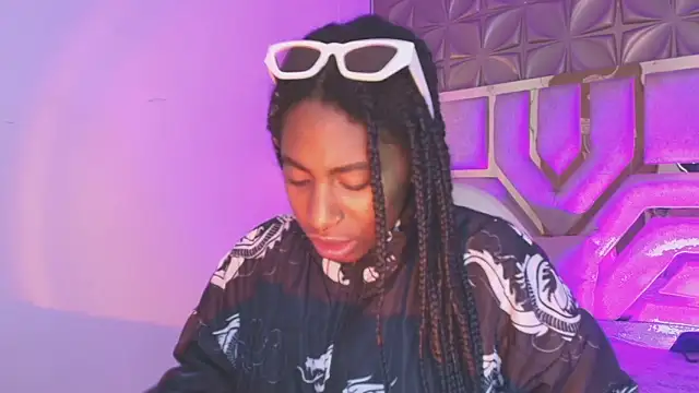 Queen perla  online show from March 21, 2026, 12:10 pm