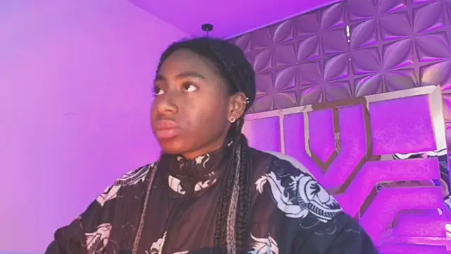 Queen perla  online show from March 28, 2026, 12:05 pm