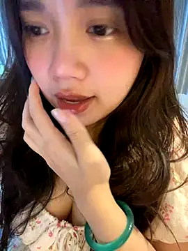 Hotellinh12 online show from November 14, 2025, 1:32 pm