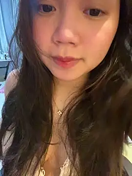 Snapshot of Hotellinh12 chatting on January 7, 2026, 4:09 pm Hotellinh12 online show from January 7, 2026, 4:09 pm