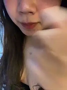 Snapshot of Hotellinh12 chatting on February 7, 2026, 4:11 pm Hotellinh12 online show from February 7, 2026, 4:11 pm