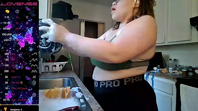 Milfshakecafe online show from September 19, 2025, 1:23 pm