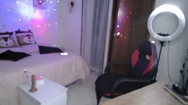 Snapshot of vanessalat chatting on December 1, 2025, 11:10 pm vanessalat online show from December 1, 2025, 11:10 pm