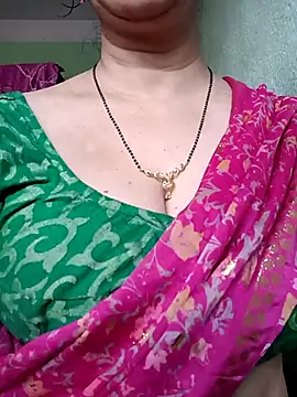 Snapshot of Rosy-B chatting on December 18, 2025, 9:37 am Rosy-B online show from December 18, 2025, 9:37 am