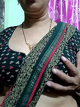 Snapshot of Rosy-B chatting on January 13, 2026, 9:31 pm Rosy-B online show from January 13, 2026, 9:31 pm