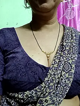 Snapshot of Rosy-B chatting on January 14, 2026, 10:03 pm Rosy-B online show from January 14, 2026, 10:03 pm