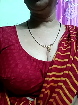 Snapshot of Rosy-B chatting on February 2, 2026, 9:57 pm Rosy-B online show from February 2, 2026, 9:57 pm