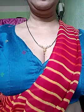 Snapshot of Rosy-B chatting on February 3, 2026, 9:47 am Rosy-B online show from February 3, 2026, 9:47 am