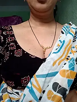 Snapshot of Rosy-B chatting on February 5, 2026, 12:59 am Rosy-B online show from February 5, 2026, 12:59 am