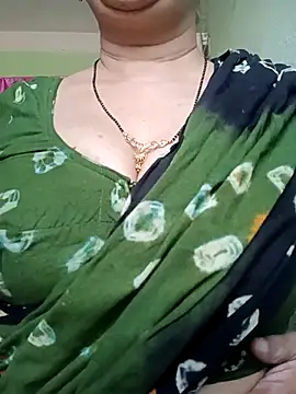 Snapshot of Rosy-B chatting on February 6, 2026, 9:56 am Rosy-B online show from February 6, 2026, 9:56 am