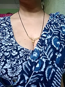 Snapshot of Rosy-B chatting on February 7, 2026, 10:52 am Rosy-B online show from February 7, 2026, 10:52 am