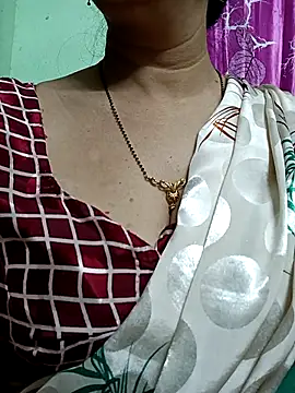 Snapshot of Rosy-B chatting on February 11, 2026, 10:15 pm Rosy-B online show from February 11, 2026, 10:15 pm