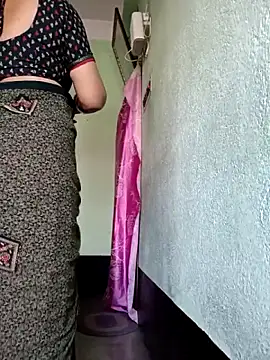 Snapshot of Rosy-B chatting on February 12, 2026, 10:21 am Rosy-B online show from February 12, 2026, 10:21 am