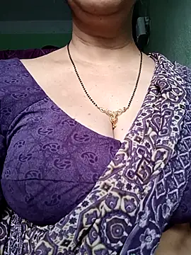 Snapshot of Rosy-B chatting on February 18, 2026, 1:01 am Rosy-B online show from February 18, 2026, 1:01 am