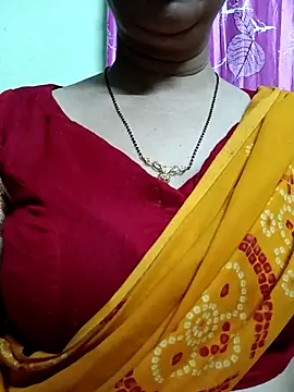 Snapshot of Rosy-B chatting on February 24, 2026, 9:46 pm Rosy-B online show from February 24, 2026, 9:46 pm