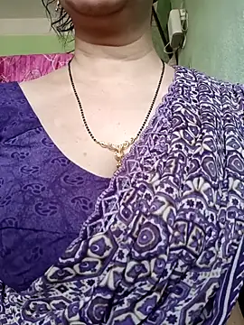 Snapshot of Rosy-B chatting on February 27, 2026, 9:42 am Rosy-B online show from February 27, 2026, 9:42 am