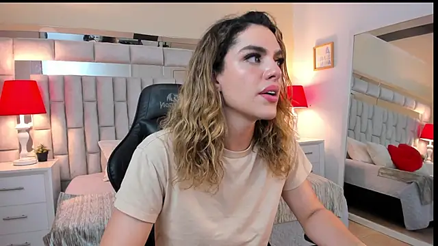 Snapshot of mariiahneedles chatting on December 3, 2024, 12:57 am mariiahneedles online show from December 3, 2024, 12:57 am