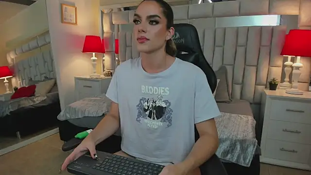 Snapshot of mariiahneedles chatting on December 21, 2024, 11:13 pm mariiahneedles online show from December 21, 2024, 11:13 pm