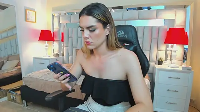 Snapshot of mariiahneedles chatting on January 1, 2025, 4:39 am mariiahneedles online show from January 1, 2025, 4:39 am